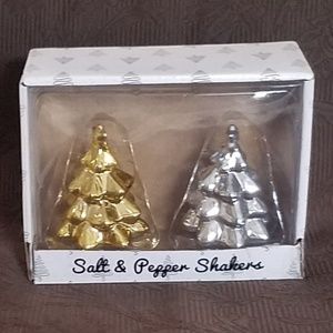 NIB/NEW SALT & PEPPER SHAKERS SET GOLD & SILVER